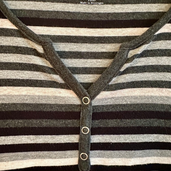 CROFT&BARROW, STRIPE PULLOVER TOP. GREY, BLACK & CREAM STRIPES. SIZE XL - Picture 3 of 6